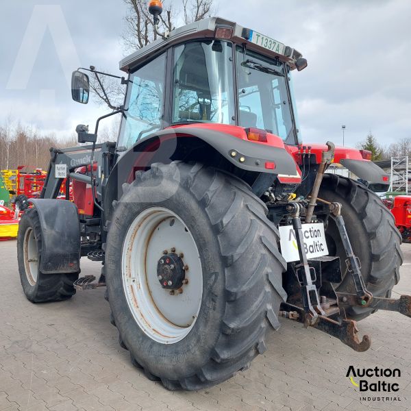 Massey Ferguson 8210