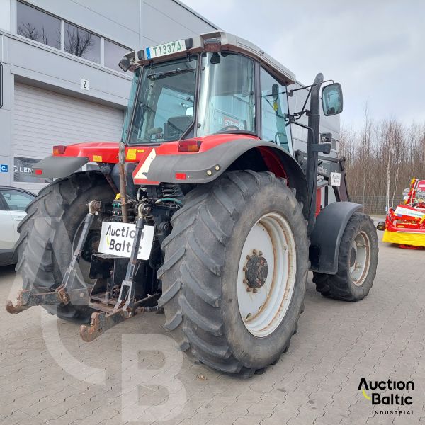 Massey Ferguson 8210