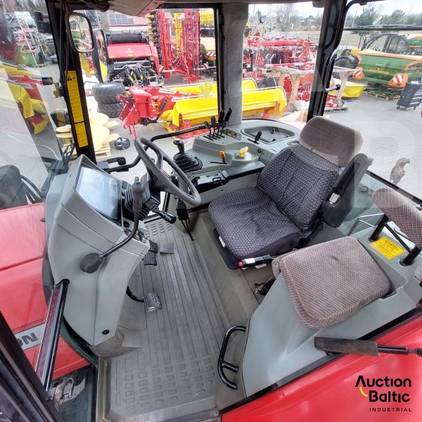Massey Ferguson 8210
