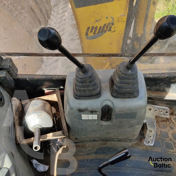 Komatsu WB93R-5