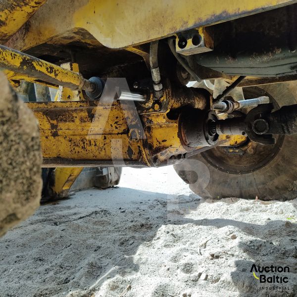 Komatsu WB93R-5
