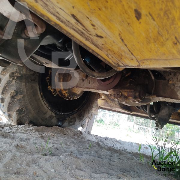 Komatsu WB93R-5