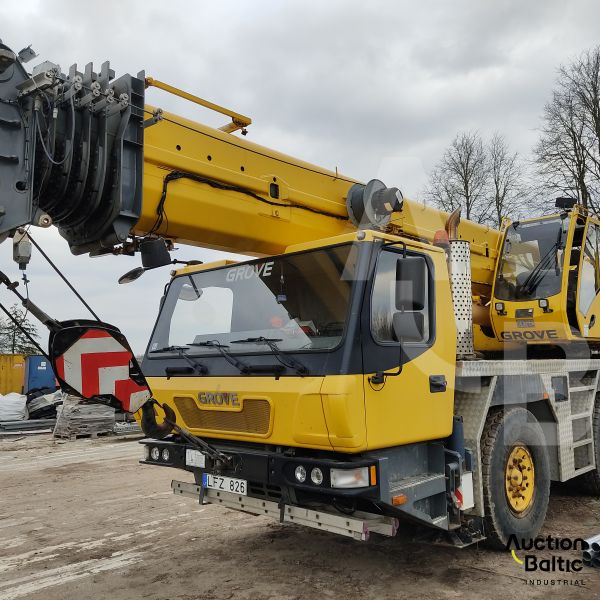 Grove GMK 3055