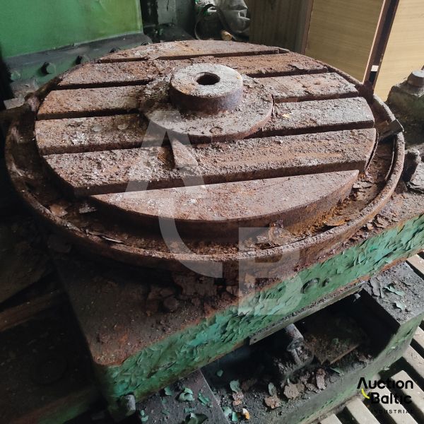 Vertical milling machine (Vertikalios frezavimo staklės)