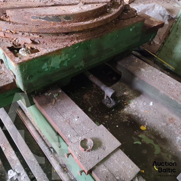 Vertical milling machine (Vertikalios frezavimo staklės)