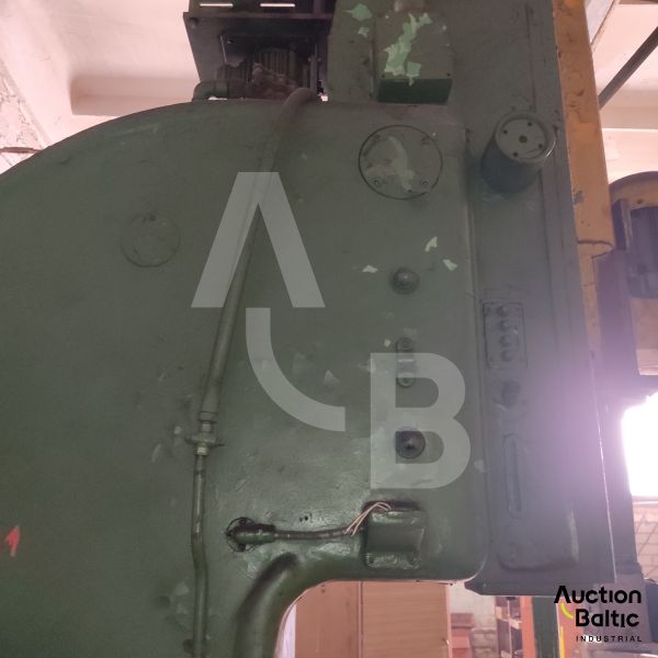 Vertical milling machine (Vertikalios frezavimo staklės)