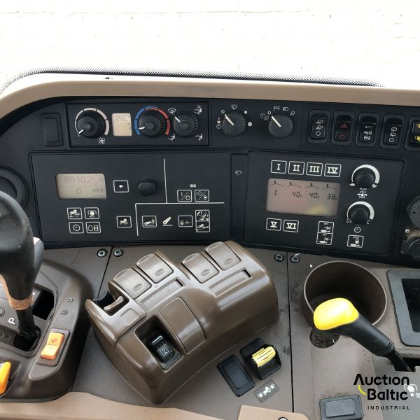 John Deere 7830