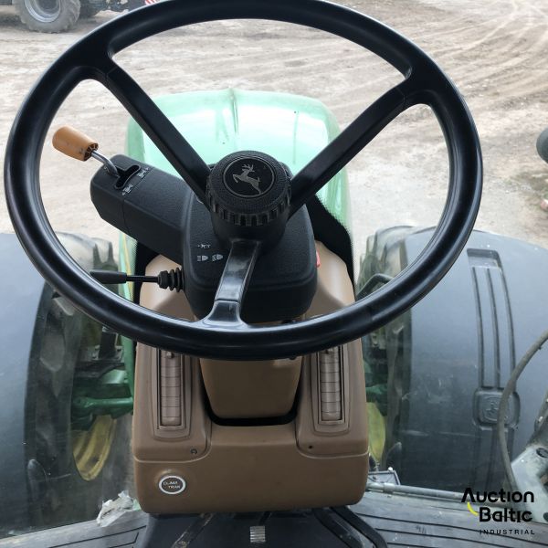 John Deere 7830