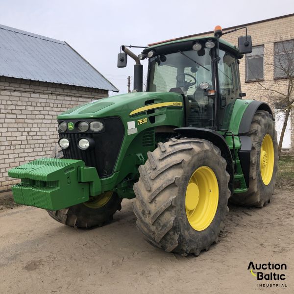 John Deere 7830