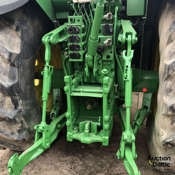 John Deere 7830