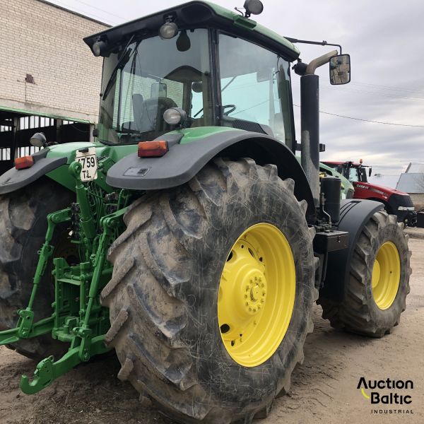 John Deere 7830