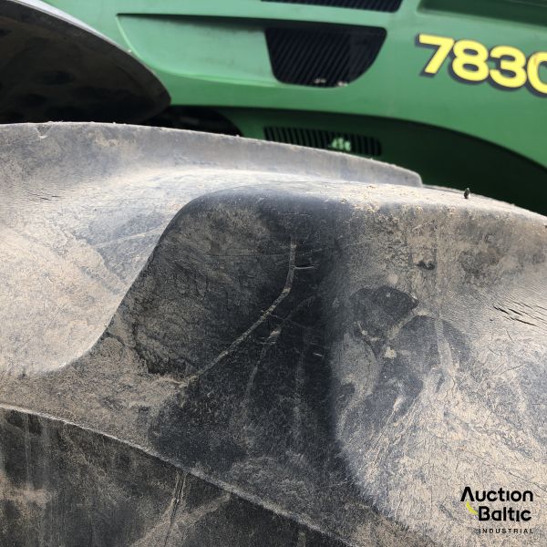 John Deere 7830