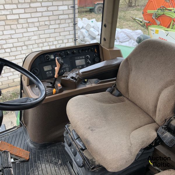 John Deere 7830