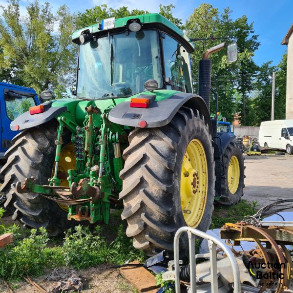 John Deere 7820