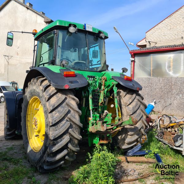 John Deere 7820