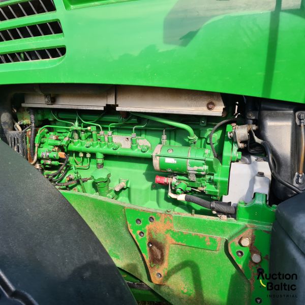 John Deere 7820