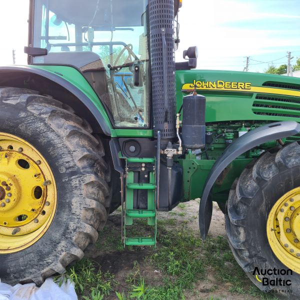 John Deere 7820