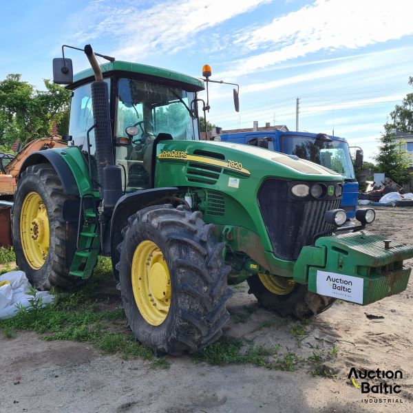 John Deere 7820