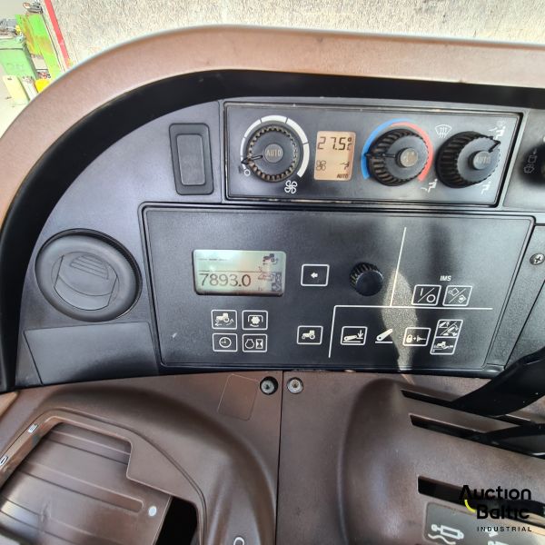 John Deere 7820