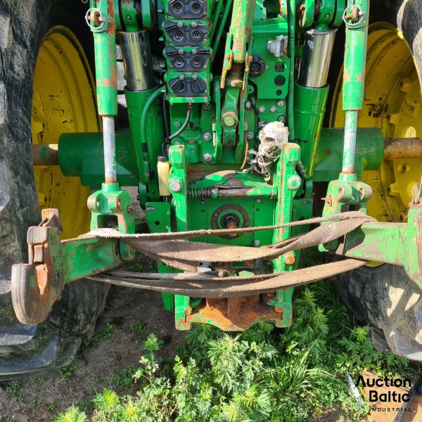 John Deere 7820