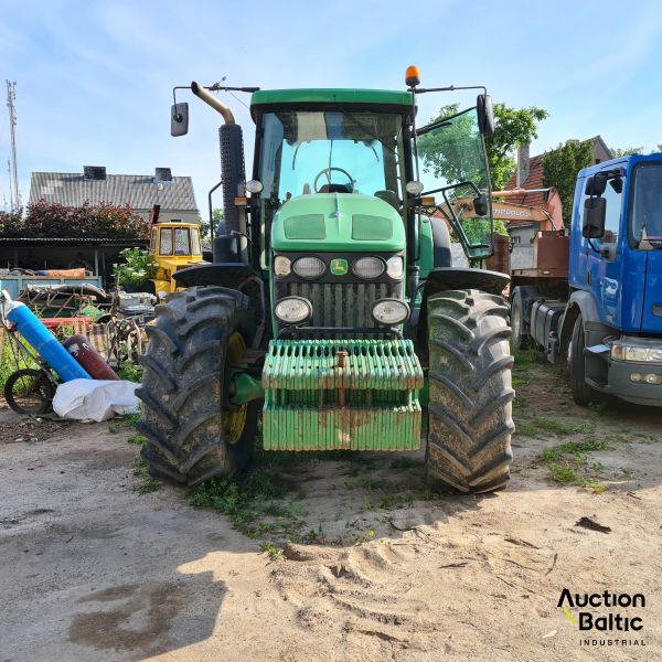 John Deere 7820