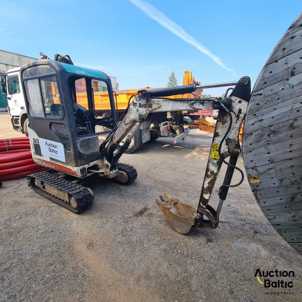 Bobcat 323 J