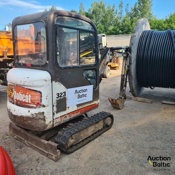 Bobcat 323 J