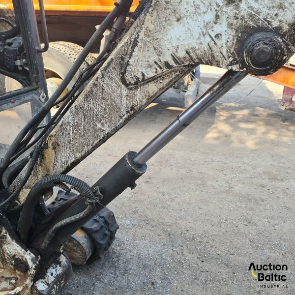 Bobcat 323 J