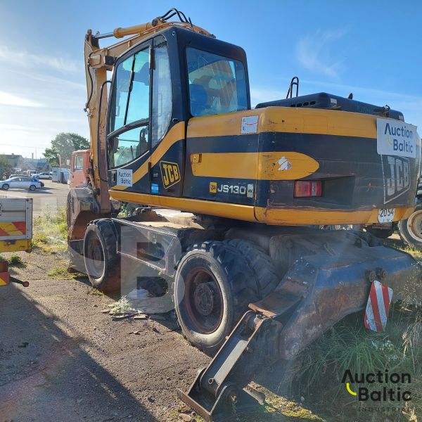 JCB JS 130 W