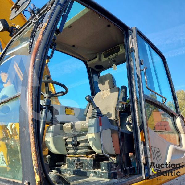 JCB JS 130 W