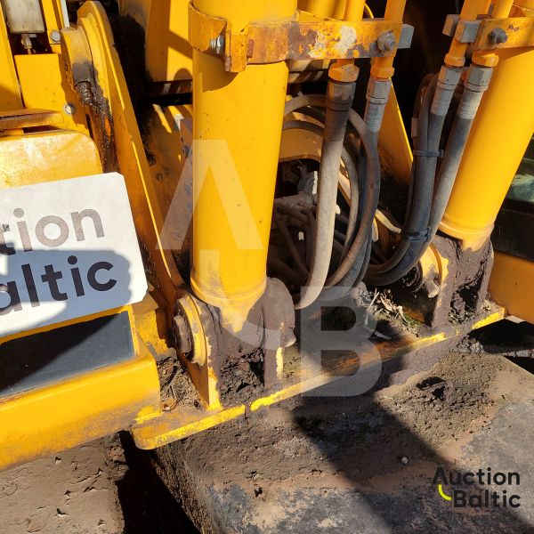 JCB JS 130 W