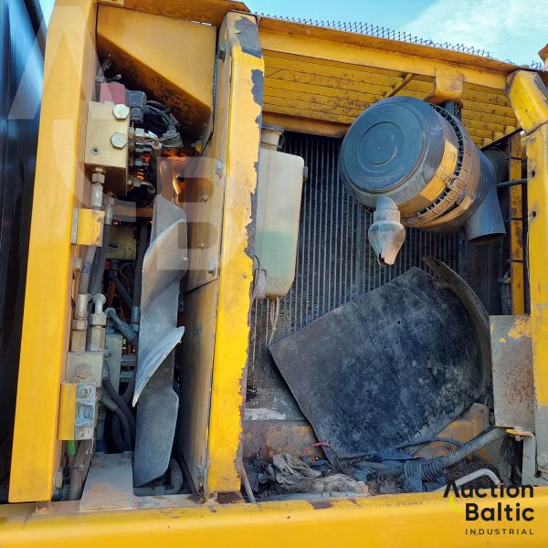JCB JS 130 W