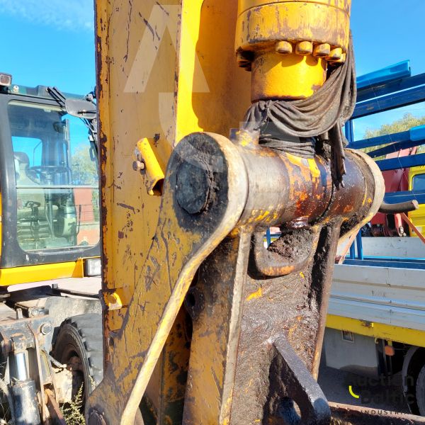 JCB JS 130 W