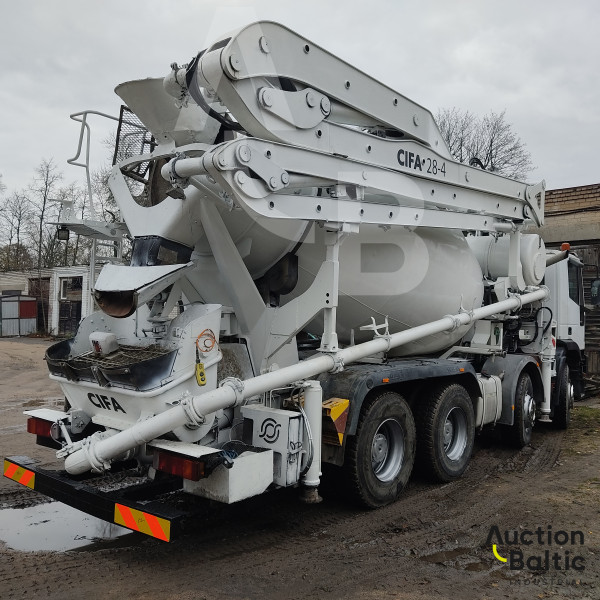 Iveco Magirus EuroTrakker 8x4 Cifa MK 28-4