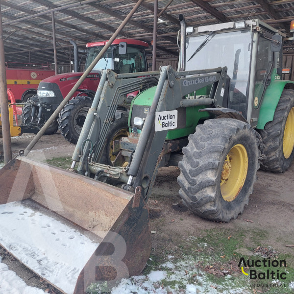 John Deere 3300