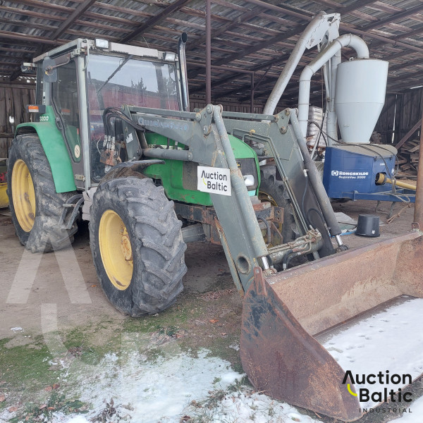 John Deere 3300