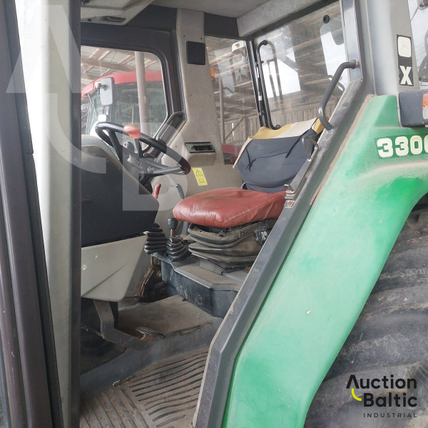 John Deere 3300