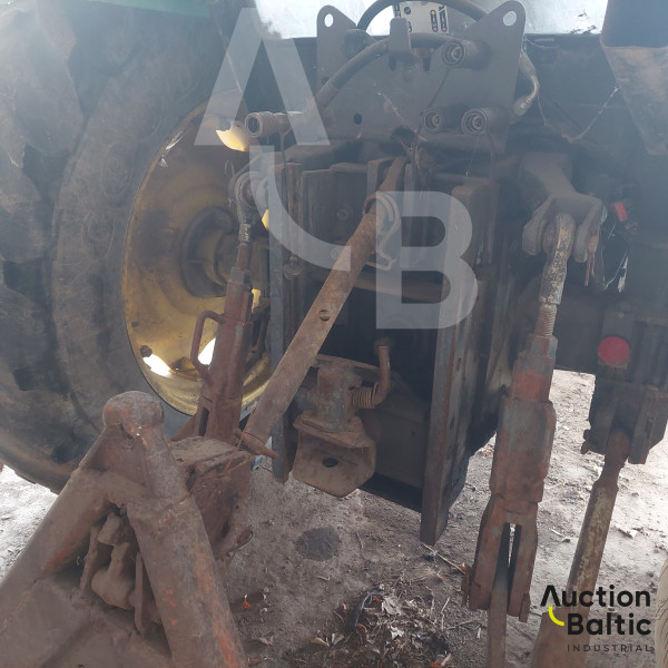 John Deere 3300