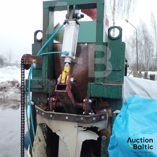 Wood processing machine