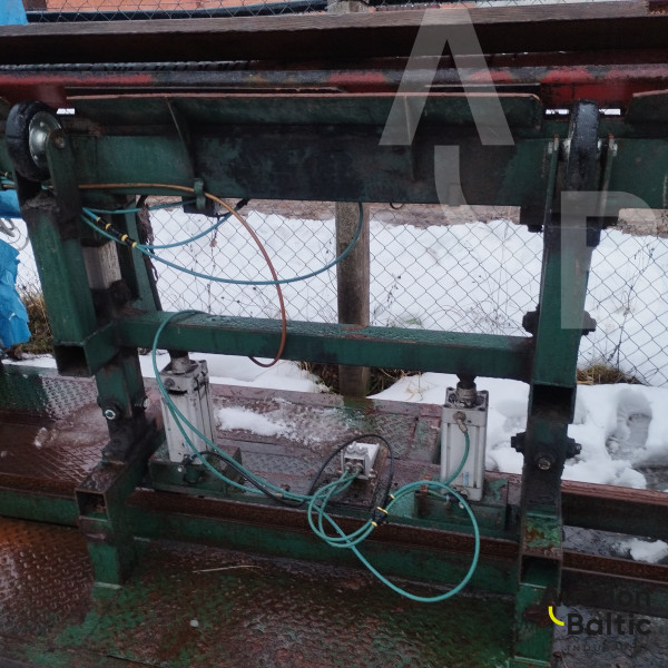 Wood processing machine