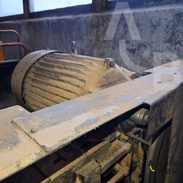 Board cutting machine (Lentelių pjovimo staklės-Beikeris)