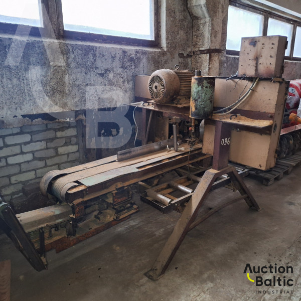 Board cutting machine (Lentelių pjovimo staklės-Beikeris)