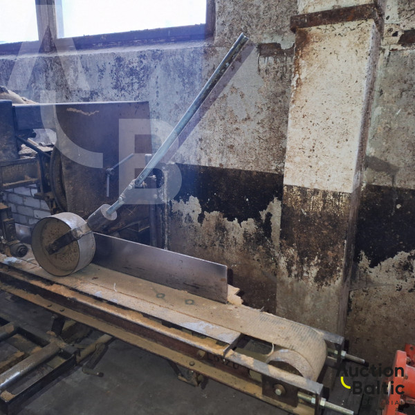 Board cutting machine (Lentelių pjovimo staklės-Beikeris)