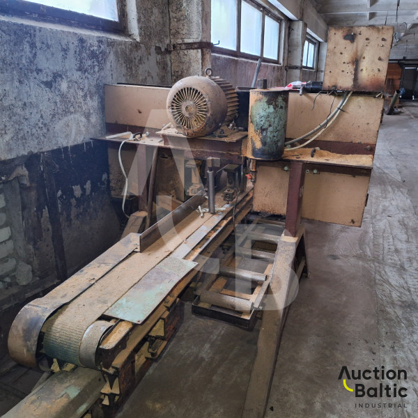 Board cutting machine (Lentelių pjovimo staklės-Beikeris)
