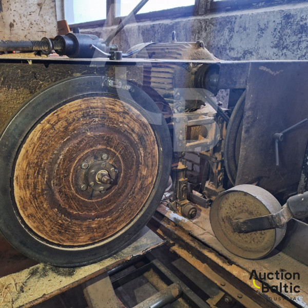 Board cutting machine (Lentelių pjovimo staklės-Beikeris)