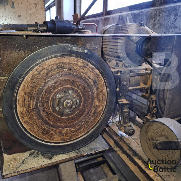 Board cutting machine (Lentelių pjovimo staklės-Beikeris)