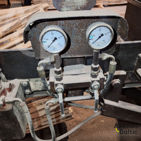 Board cutting machine (Dvipjūklės lentelių pjovimo staklės-Beikeris)