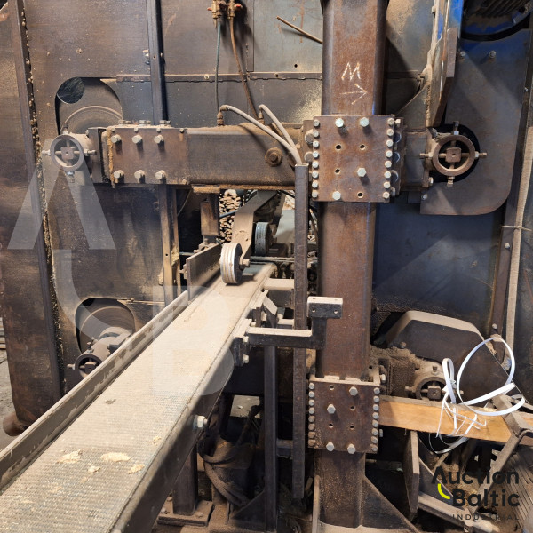 Board cutting machine (Dvipjūklės lentelių pjovimo staklės-Beikeris)