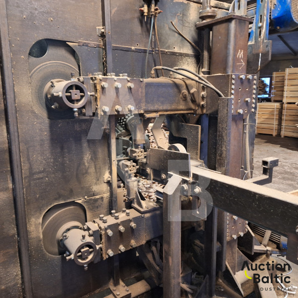 Board cutting machine (Dvipjūklės lentelių pjovimo staklės-Beikeris)