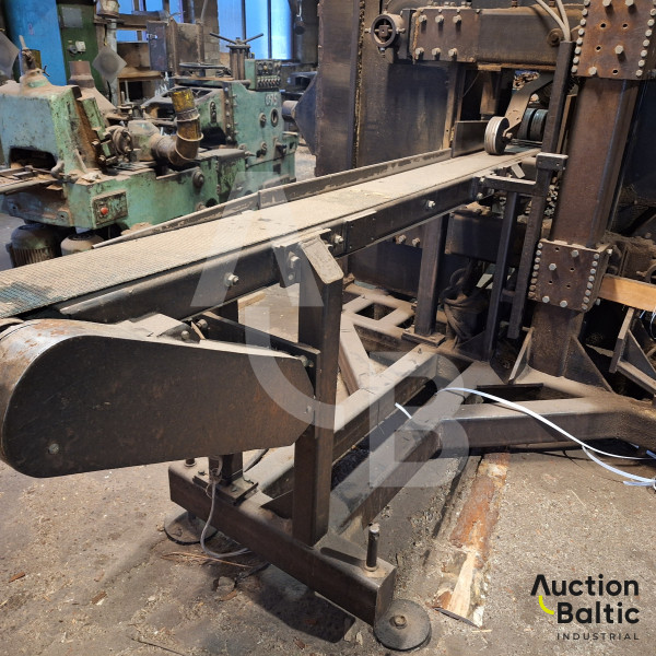 Board cutting machine (Dvipjūklės lentelių pjovimo staklės-Beikeris)